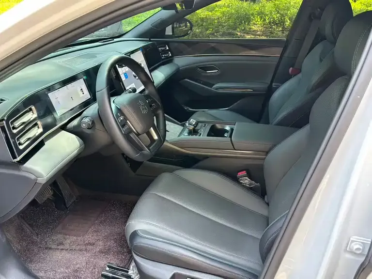BYD Qin L DM-i Smart Drive 80 KM Leading