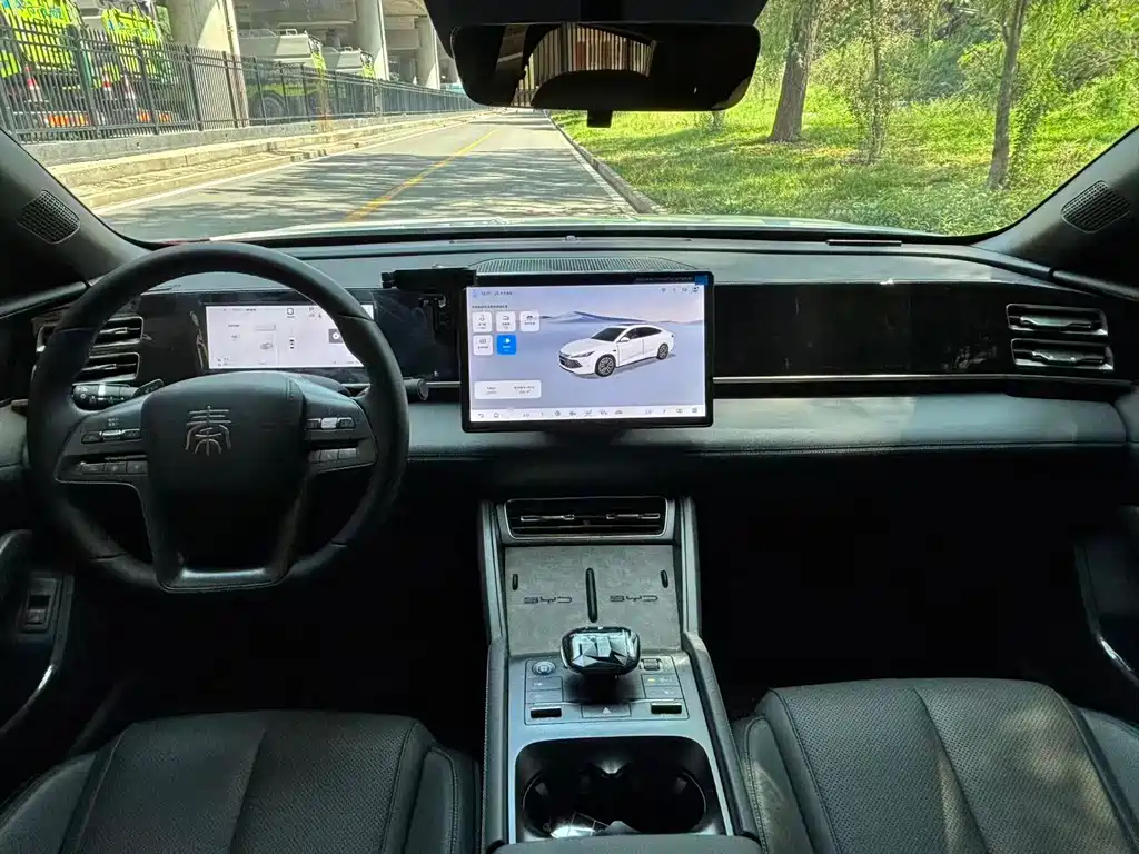 Qin L DM-i Smart Drive 80 KM Leading