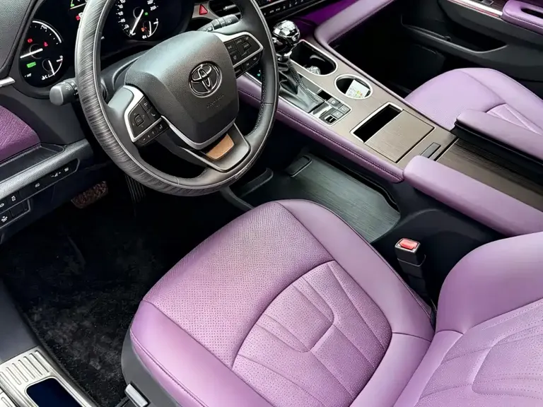 Toyota Granvia 2.5 L Hybrid Comfort