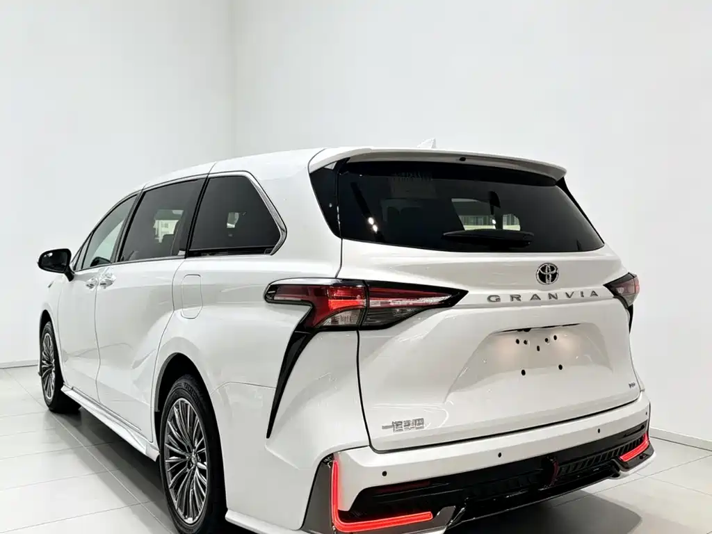 Granvia 2.5 L Hybrid Comfort
