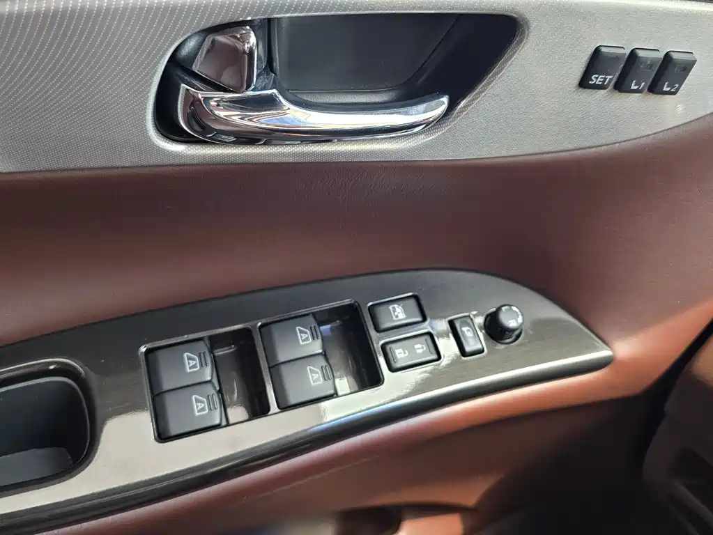 Infiniti QX50 (Import) 2.5 L 2 WD Grace