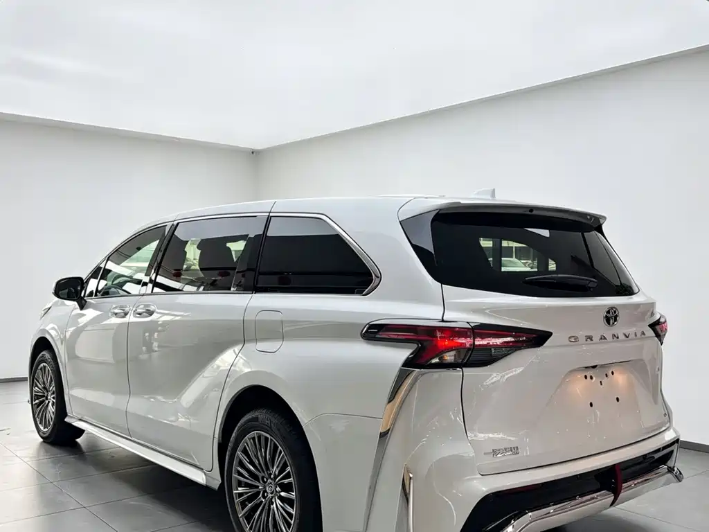 Granvia 2.5 L Hybrid Comfort
