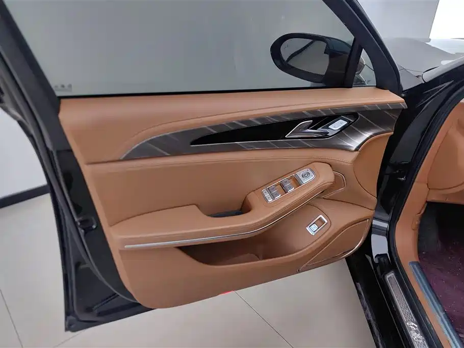 Hongqi H9 2.0 T Connected Flagship Enjoyment