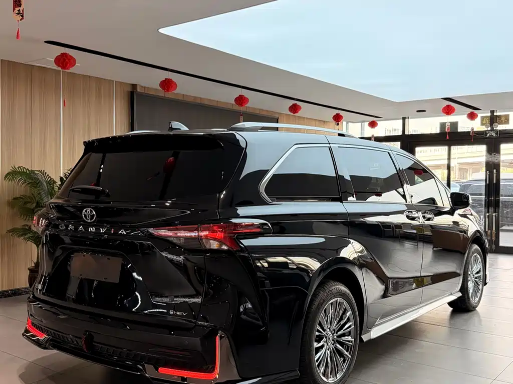 Granvia 2.5 L Hybrid Comfort