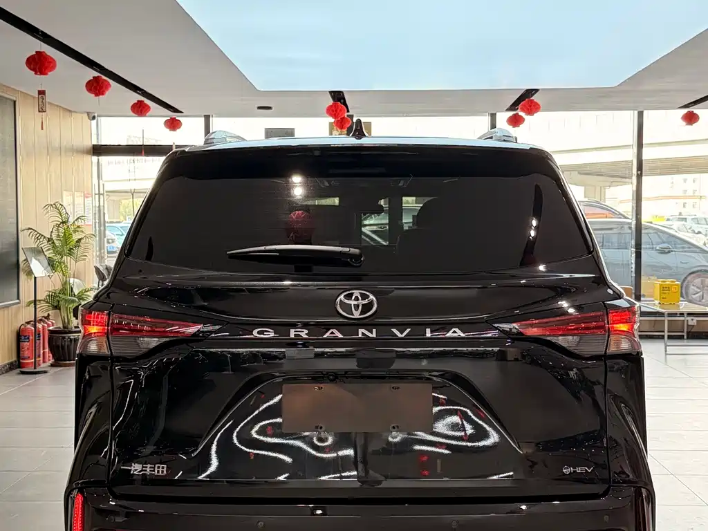 Granvia 2.5 L Hybrid Comfort
