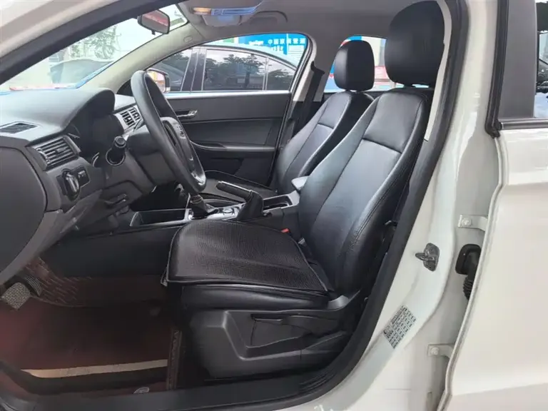 Qoros 3 Sedan 1.6 L Auto Leading