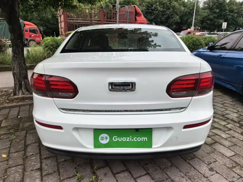 Qoros 3 Sedan 1.6 L Auto Leading