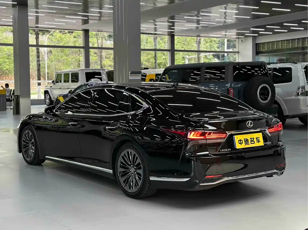 Lexus LS 500 h Outstanding