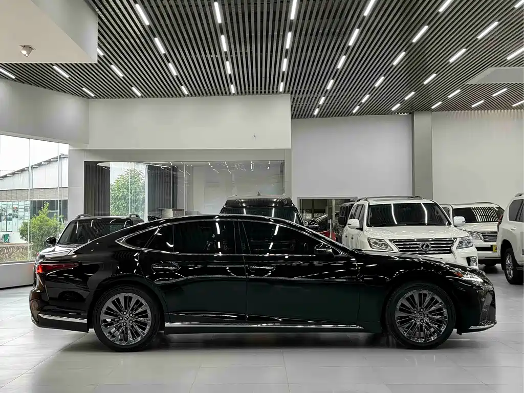 Lexus LS 500 h Outstanding