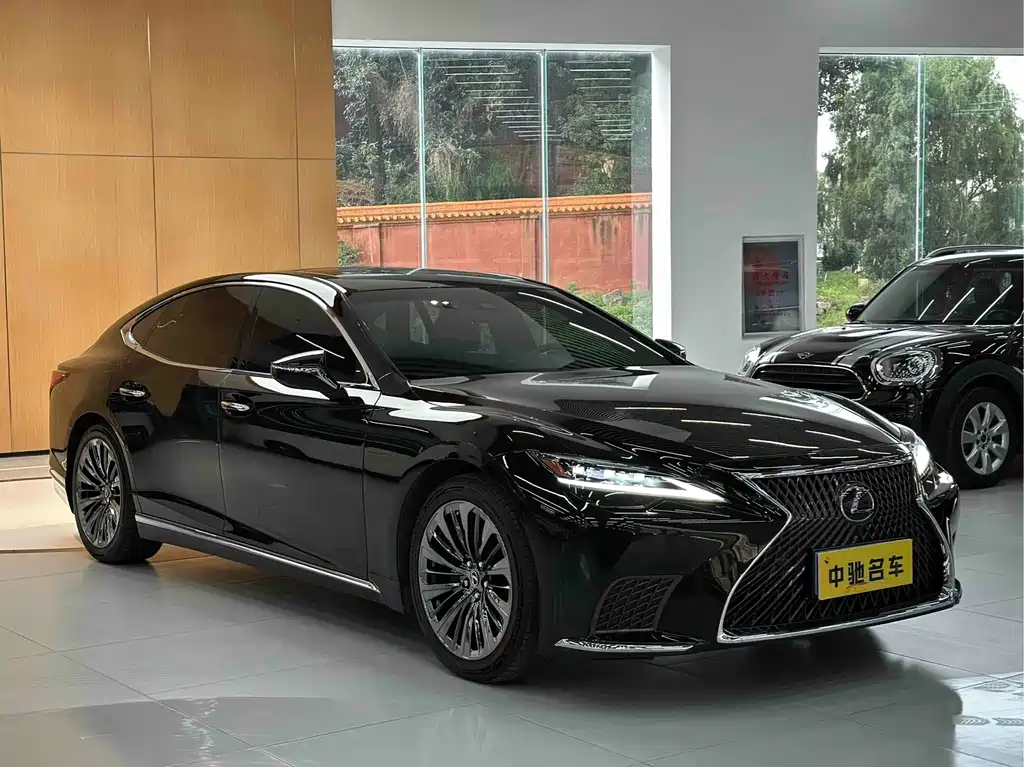 Lexus LS 500 h Outstanding