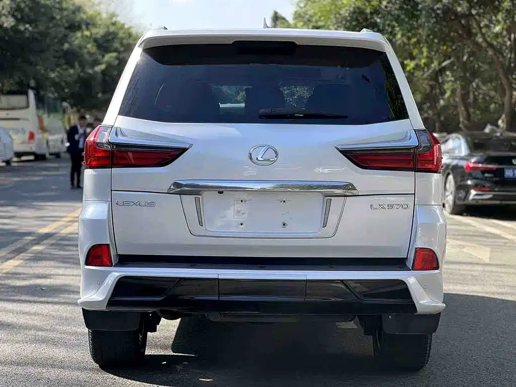 Lexus LX 570 Peak Special Edition