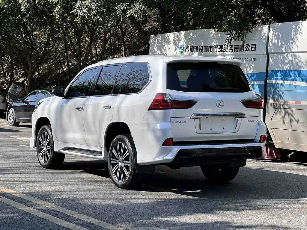 Lexus LX 570 Peak Special Edition