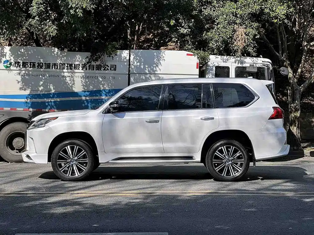 Lexus LX 570 Peak Special Edition