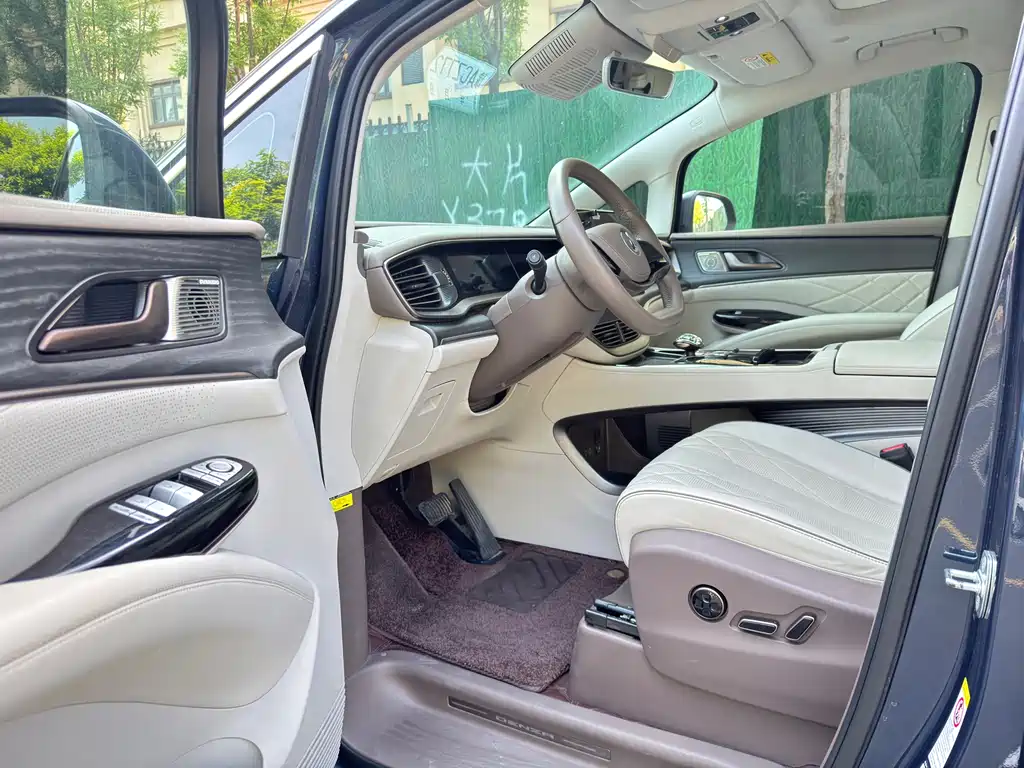Denza D9 DM-i 970 4 WD Flagship
