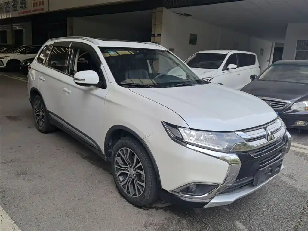 Outlander 2.0 L 2 WD Glory 5-seat