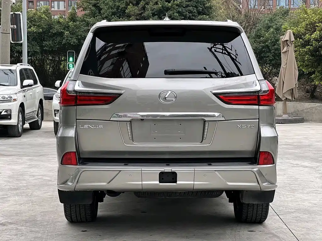 Lexus LX 570 Dynamic Luxury