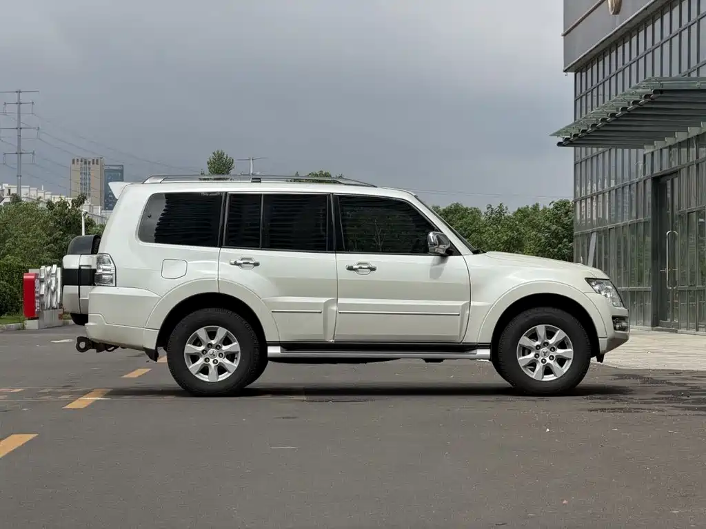 Pajero (Import) 帕杰罗(进口) 2020款 3.0 L 自动豪华版