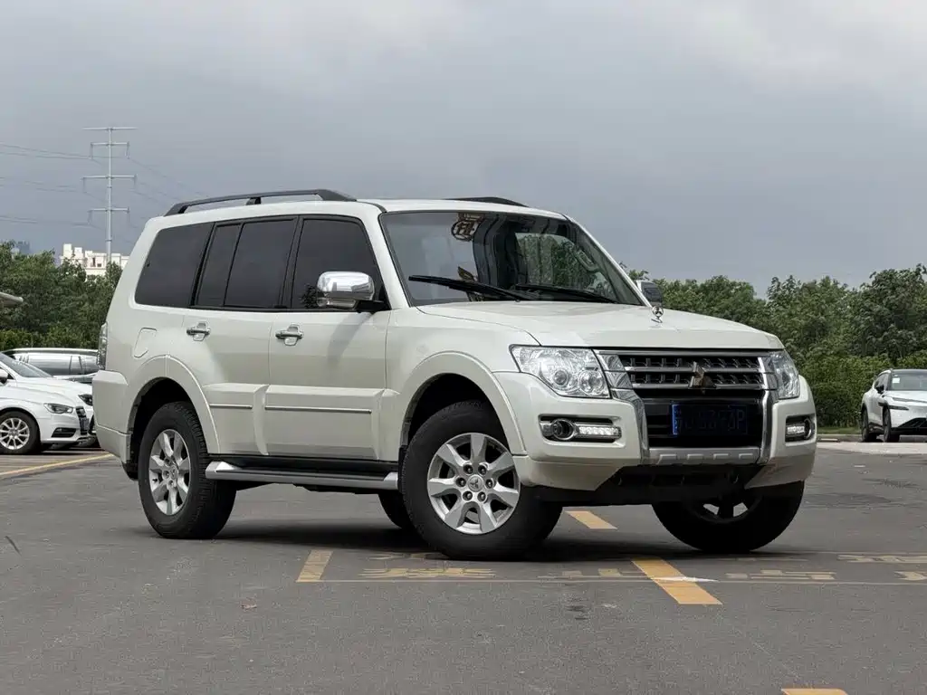 Pajero (Import) 帕杰罗(进口) 2020款 3.0 L 自动豪华版