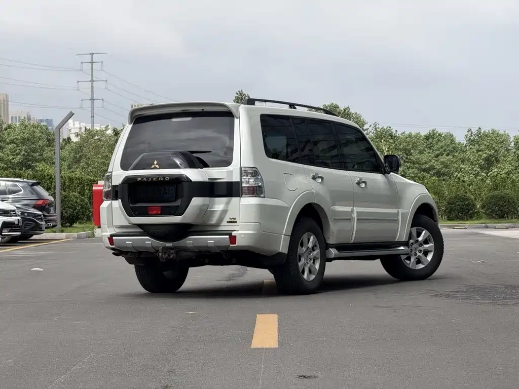 Pajero (Import) 帕杰罗(进口) 2020款 3.0 L 自动豪华版