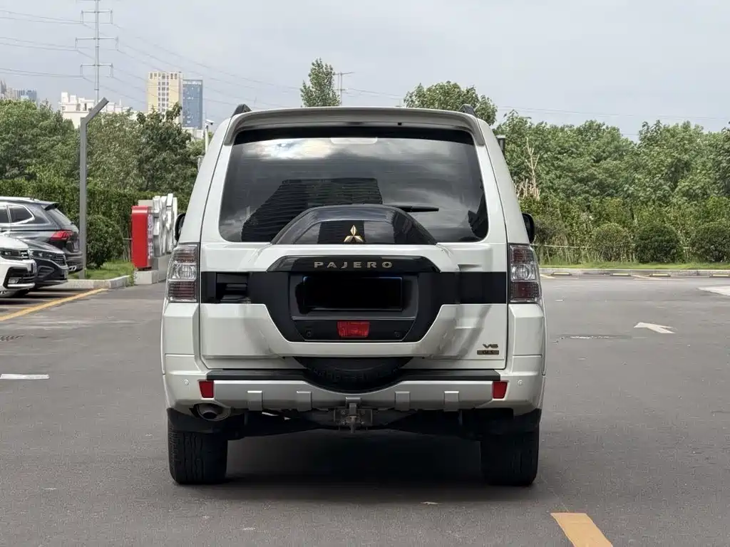 Pajero (Import) 帕杰罗(进口) 2020款 3.0 L 自动豪华版