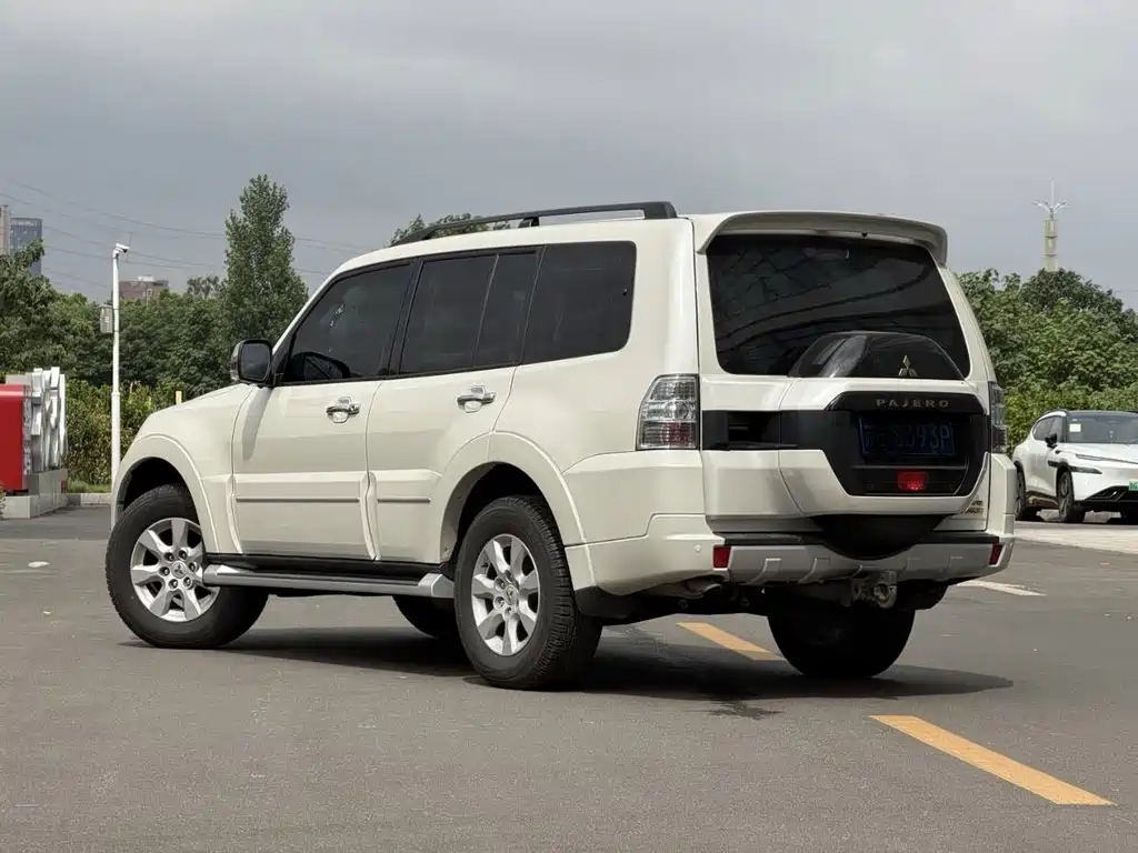 Pajero (Import) 帕杰罗(进口) 2020款 3.0 L 自动豪华版