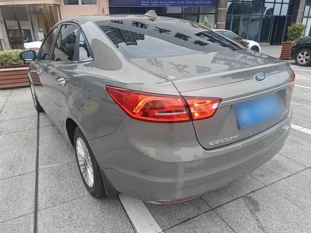 Escort Facelift 1.5 L Auto Comfort
