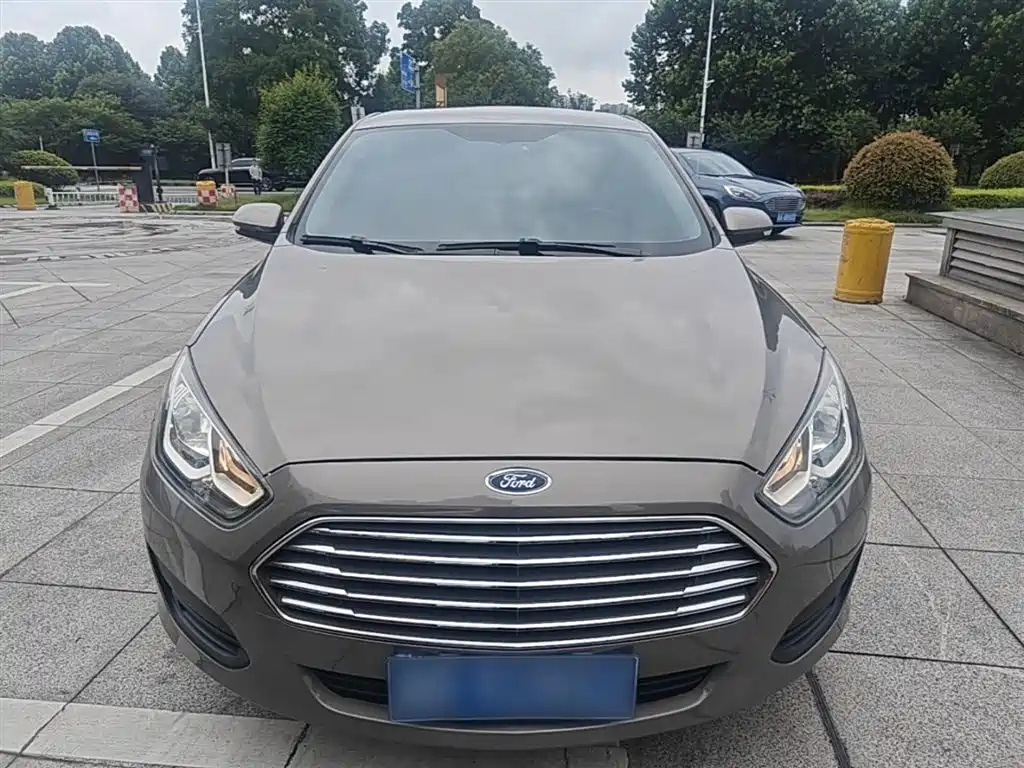 Escort Facelift 1.5 L Auto Comfort