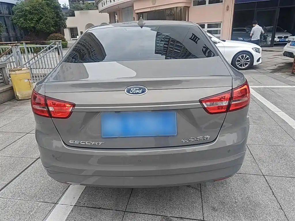 Escort Facelift 1.5 L Auto Comfort