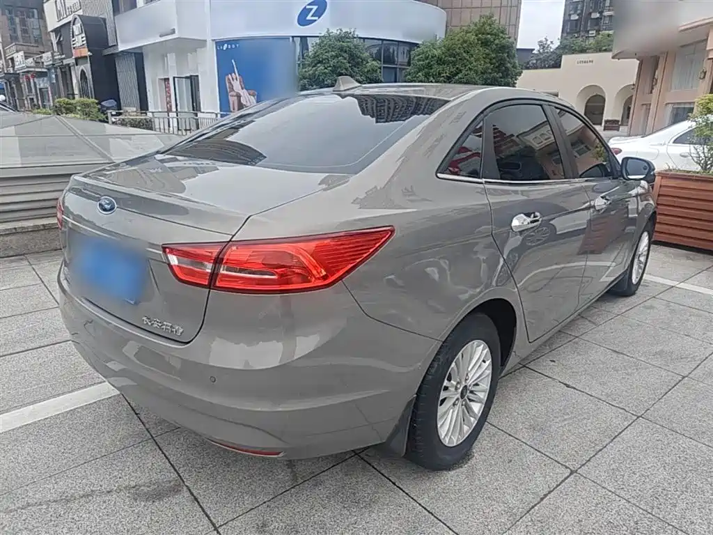 Escort Facelift 1.5 L Auto Comfort