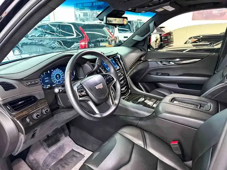 Cadillac Escalade 6.2 L ESV Platinum Extended