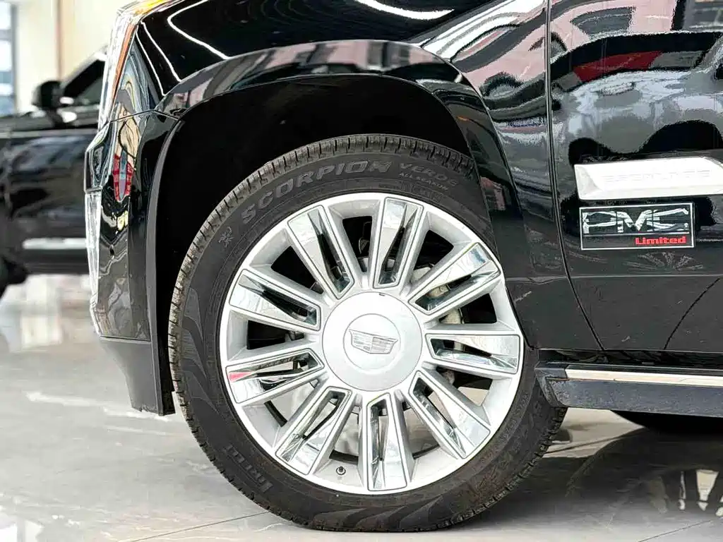 Escalade 6.2 L ESV Platinum Extended