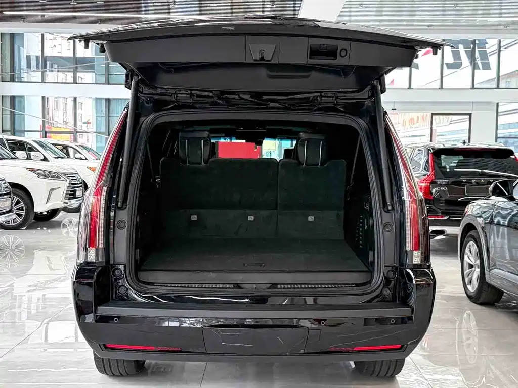 Escalade 6.2 L ESV Platinum Extended