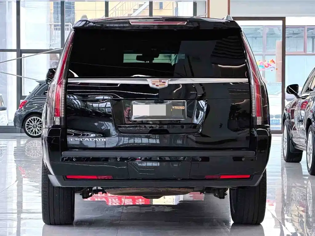 Escalade 6.2 L ESV Platinum Extended