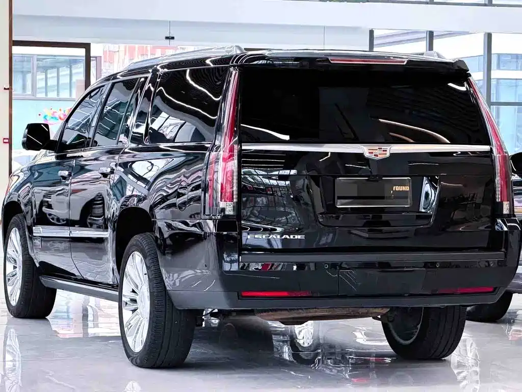 Escalade 6.2 L ESV Platinum Extended
