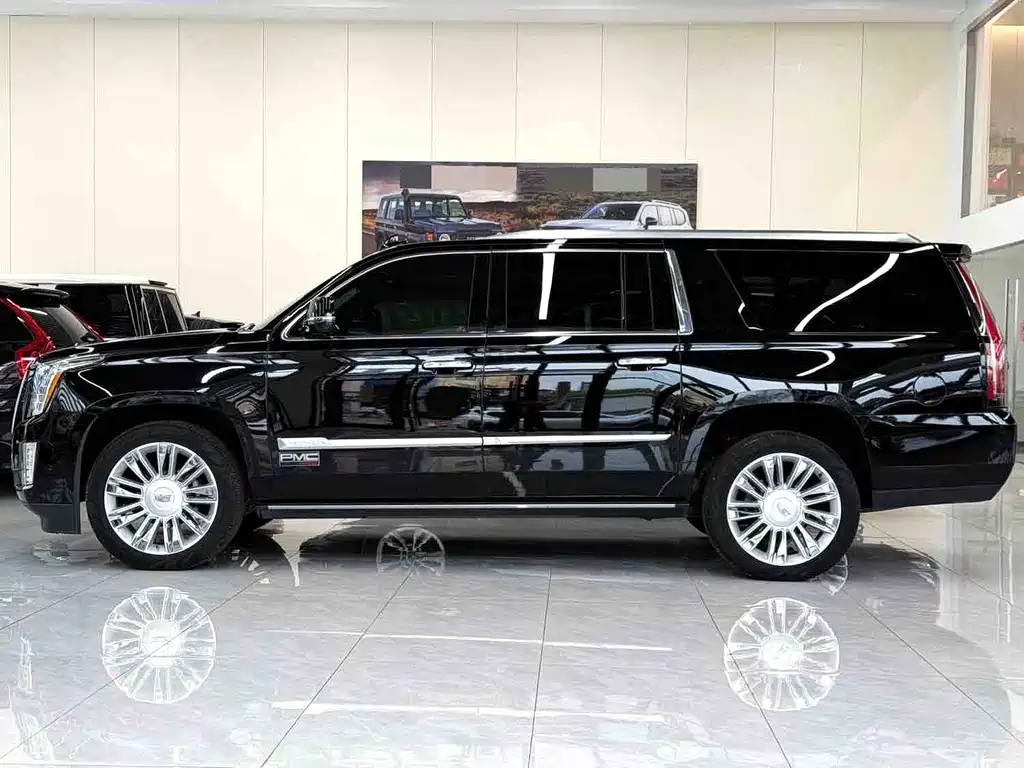 Escalade 6.2 L ESV Platinum Extended