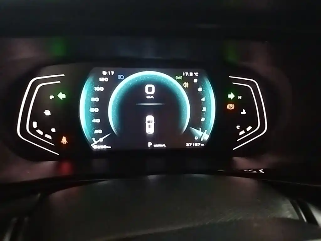 Changan Oshan X5 1.6 L CVT Distinguished