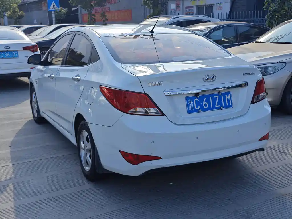 Accent 1.4 L Auto Leading GLX