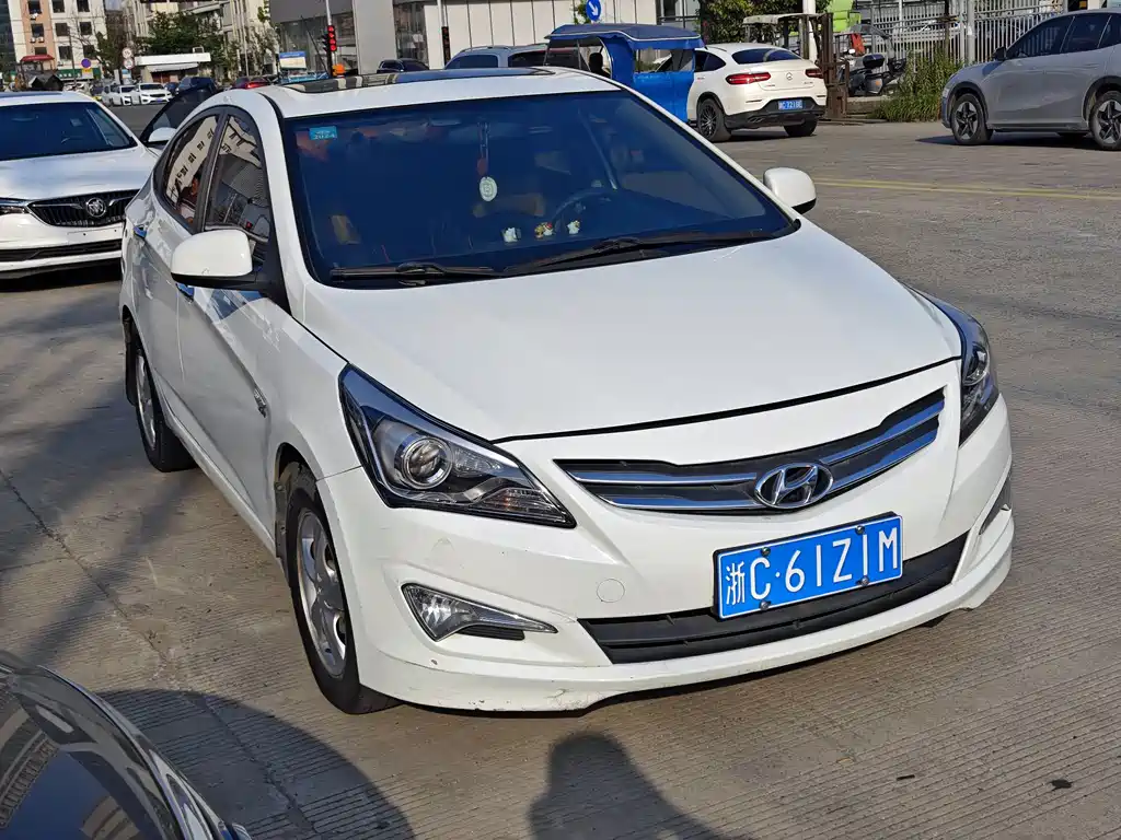 Accent 1.4 L Auto Leading GLX