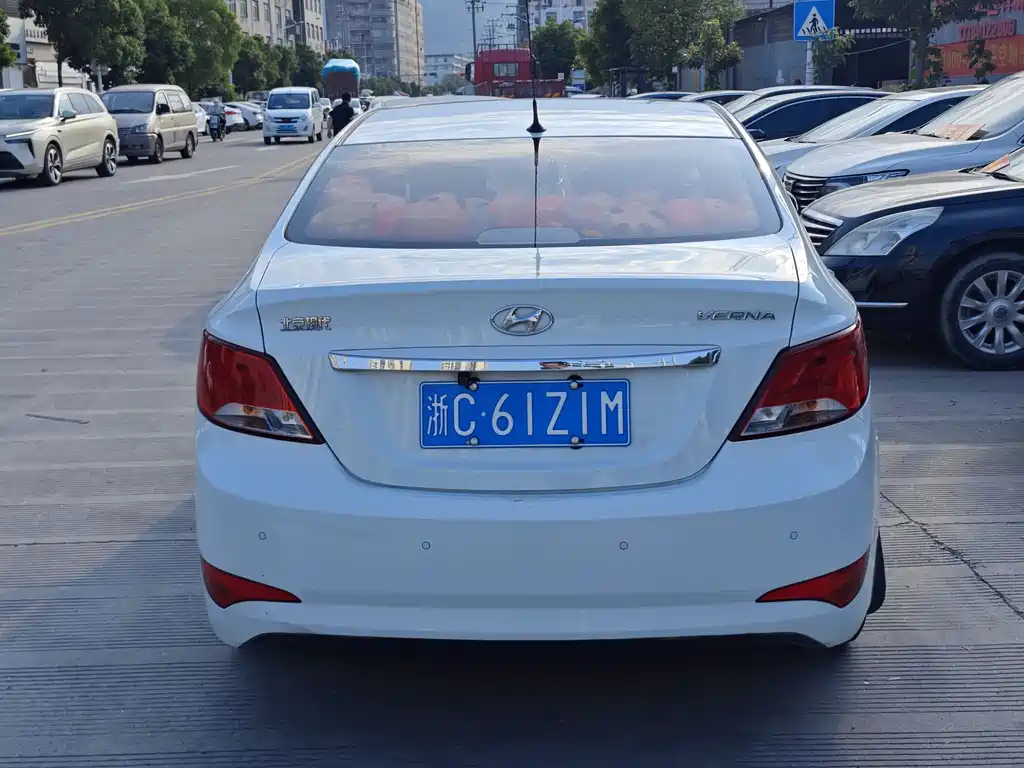 Accent 1.4 L Auto Leading GLX