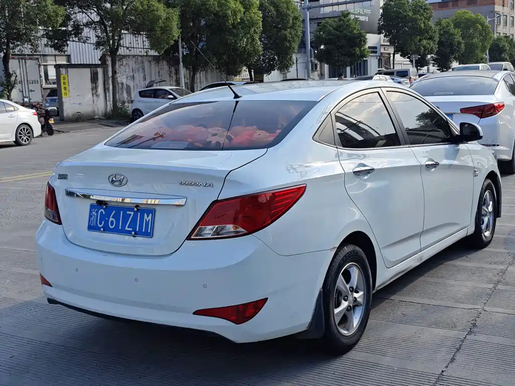 Accent 1.4 L Auto Leading GLX