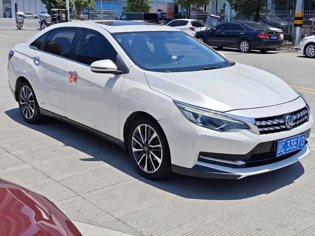 Venucia D60 启辰D60 2018款 1.6 L CVT智联豪华版