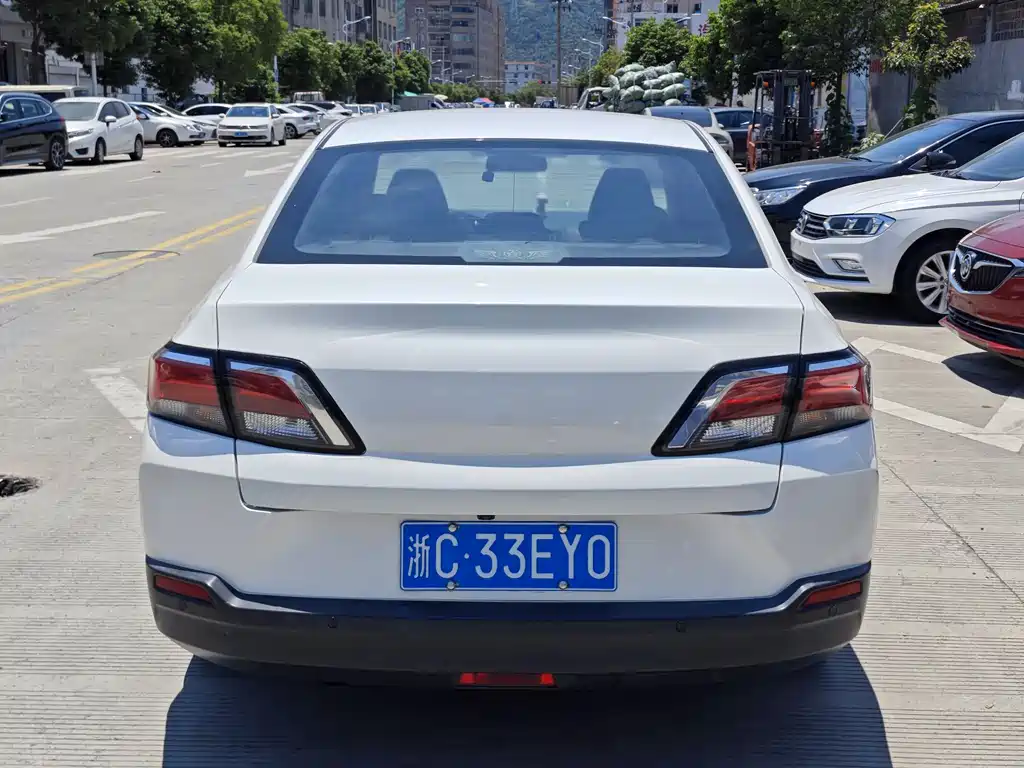 Venucia D60 启辰D60 2018款 1.6 L CVT智联豪华版