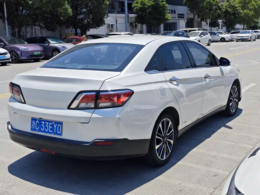 Venucia D60 启辰D60 2018款 1.6 L CVT智联豪华版