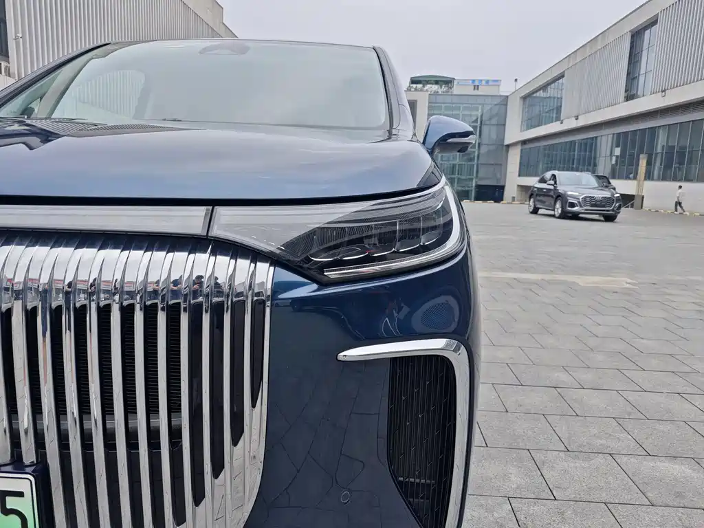 Voyah Dreamer PHEV 4 WD Flagship Kunpeng