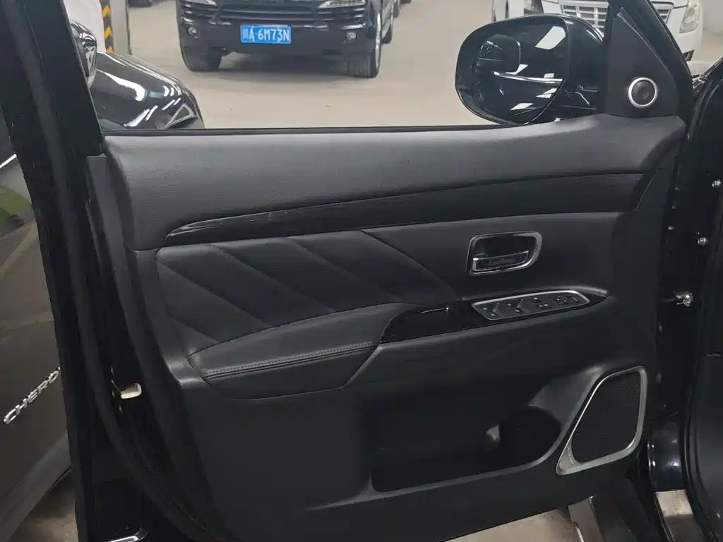 Outlander 2.0 L 2 WD Smooth Enjoyment 7-seat