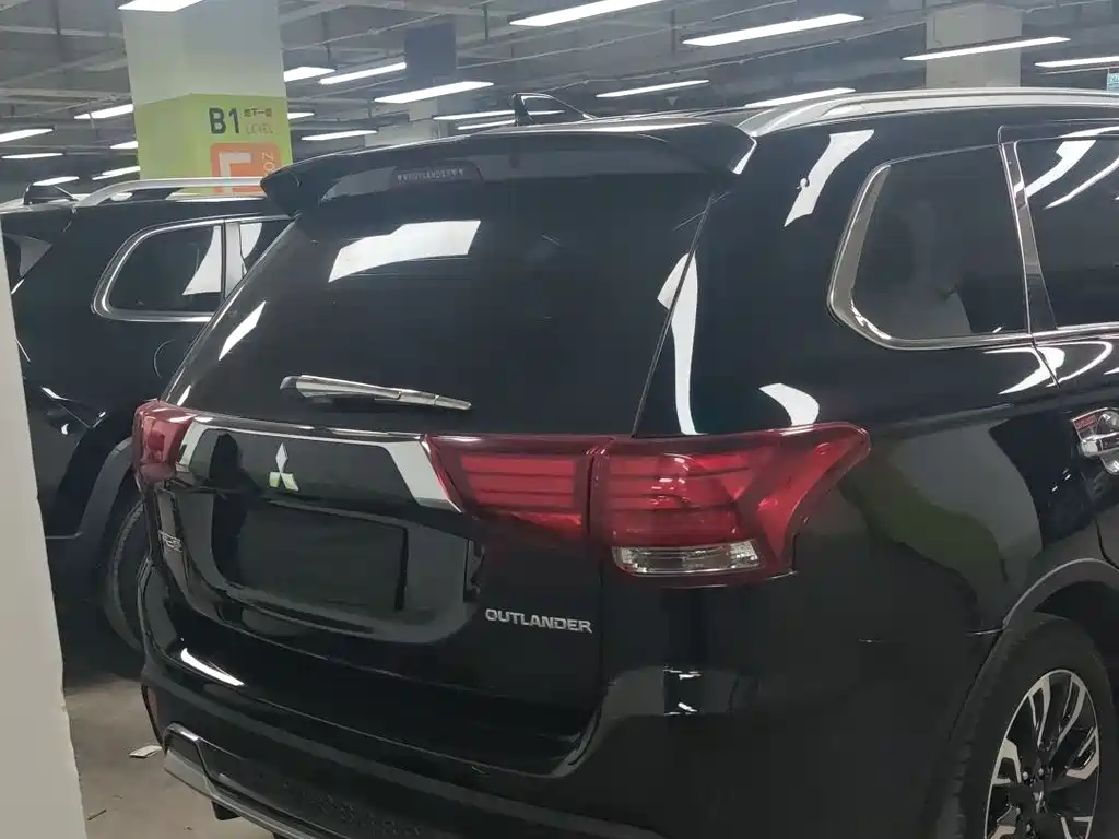 Outlander 2.0 L 2 WD Smooth Enjoyment 7-seat