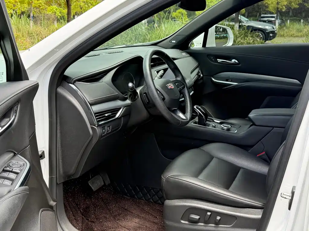 Cadillac XT4 28 T 2 WD Luxury