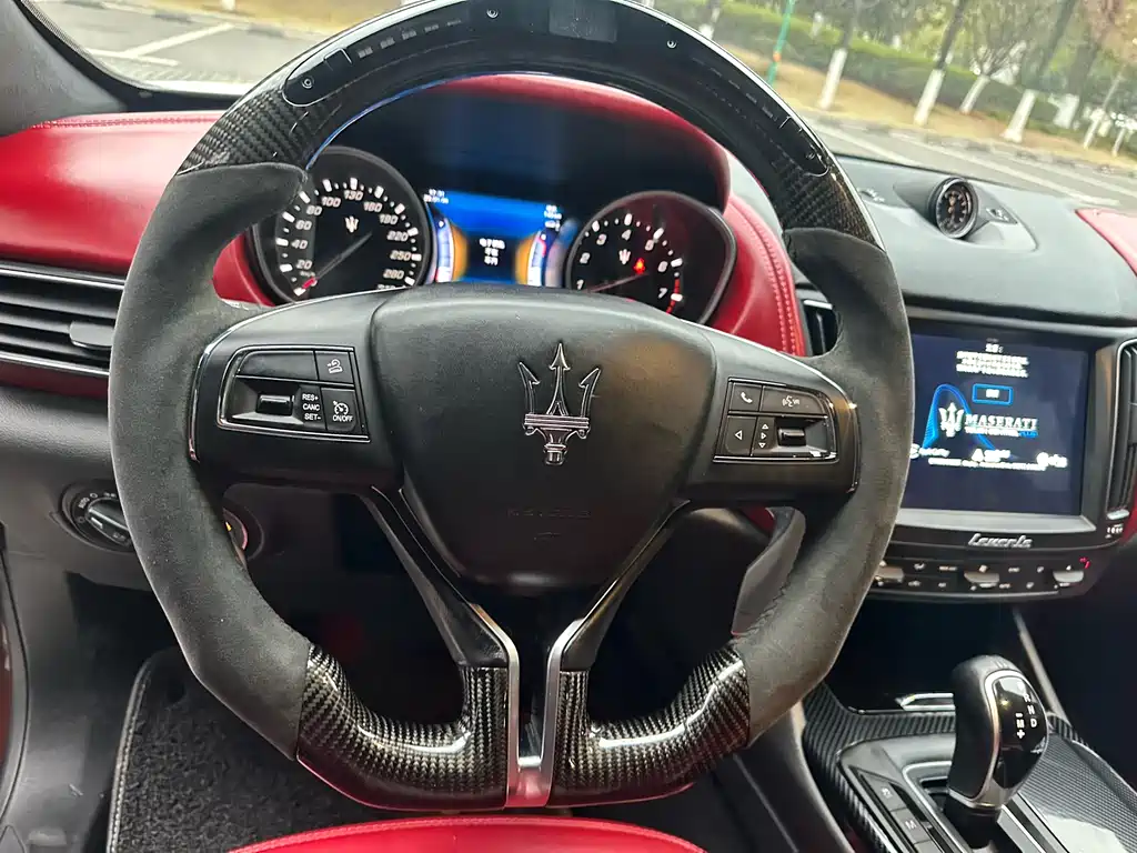 Levante 3.0 T Standard
