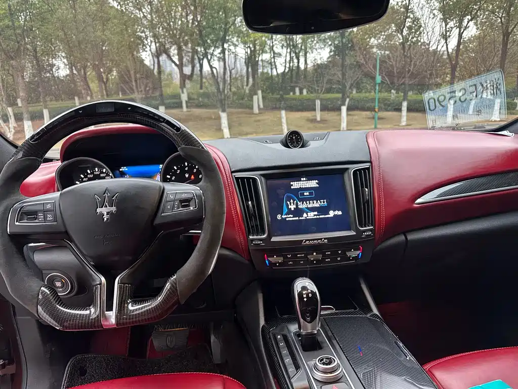 Levante 3.0 T Standard