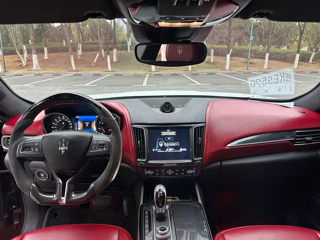 Levante 3.0 T Standard